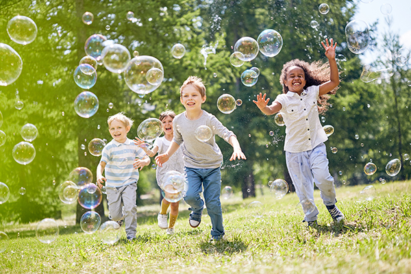 Anniversaire enfant extérieur à Sion au jardin d’Ô Jardin, au Domaine des Îles