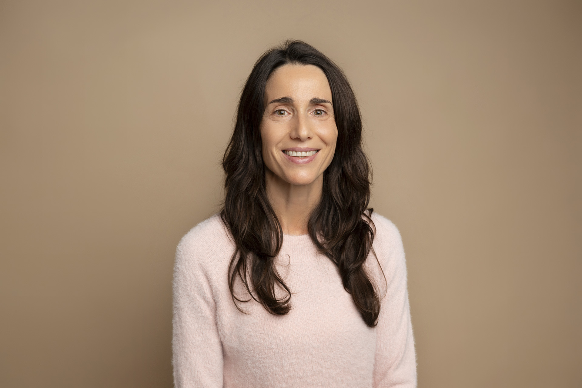 Laura, éducatrice petite enfance à Ô Jardin, crèche nature à Sion au Domaine des Îles